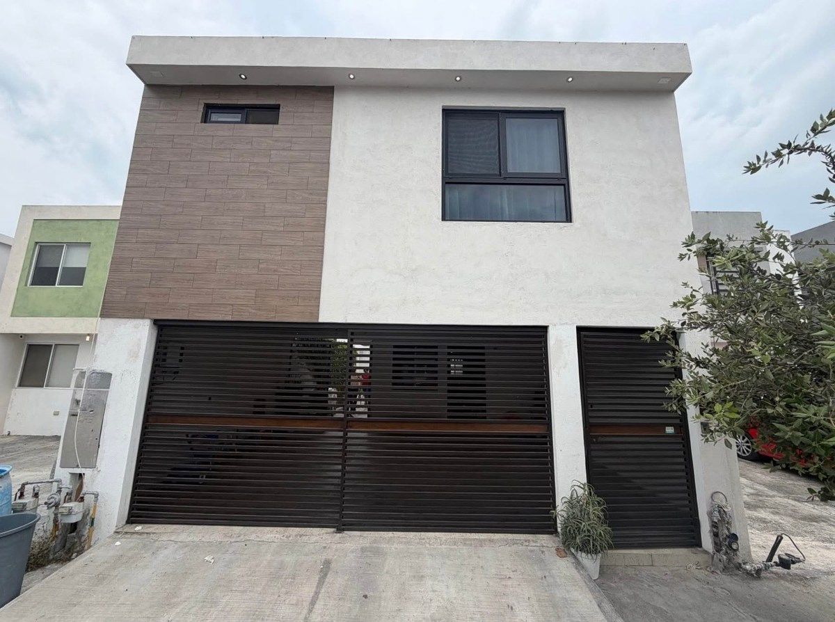 House in Paseo de los Nogales Santa Rosa, Apodaca, photo 2 of 17