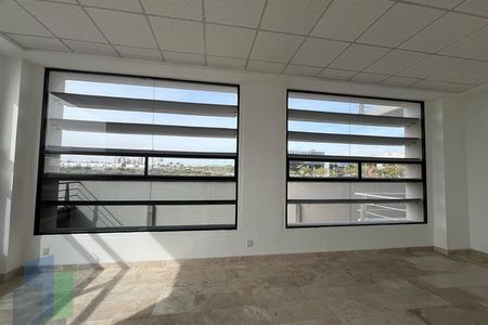 Oficina en renta de 30 m2 en planta baja en Corporativo.