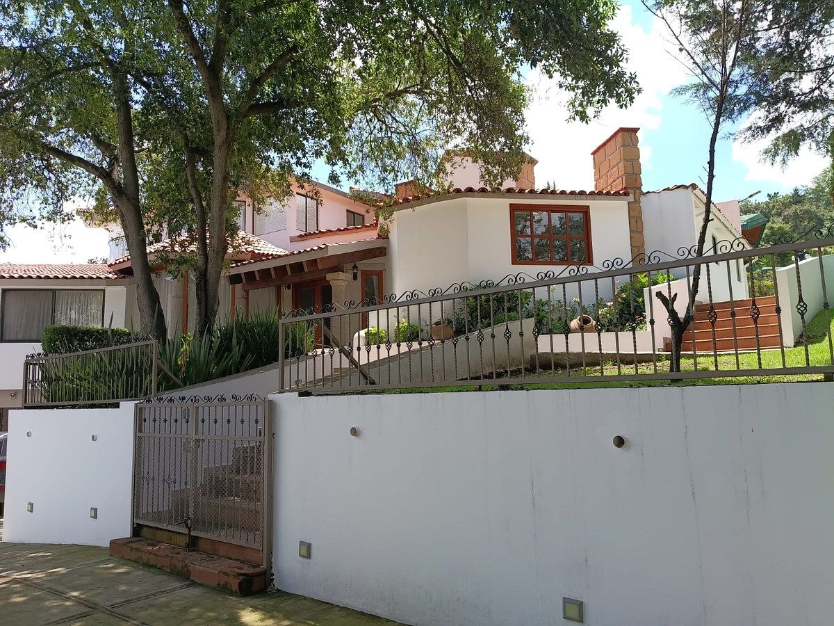 House in Hacienda de Valle Escondido, Atizapán de Zaragoza, photo 2 of 26