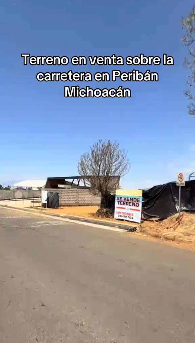 LAND on the highway in Peribán, photo 1 of 2
