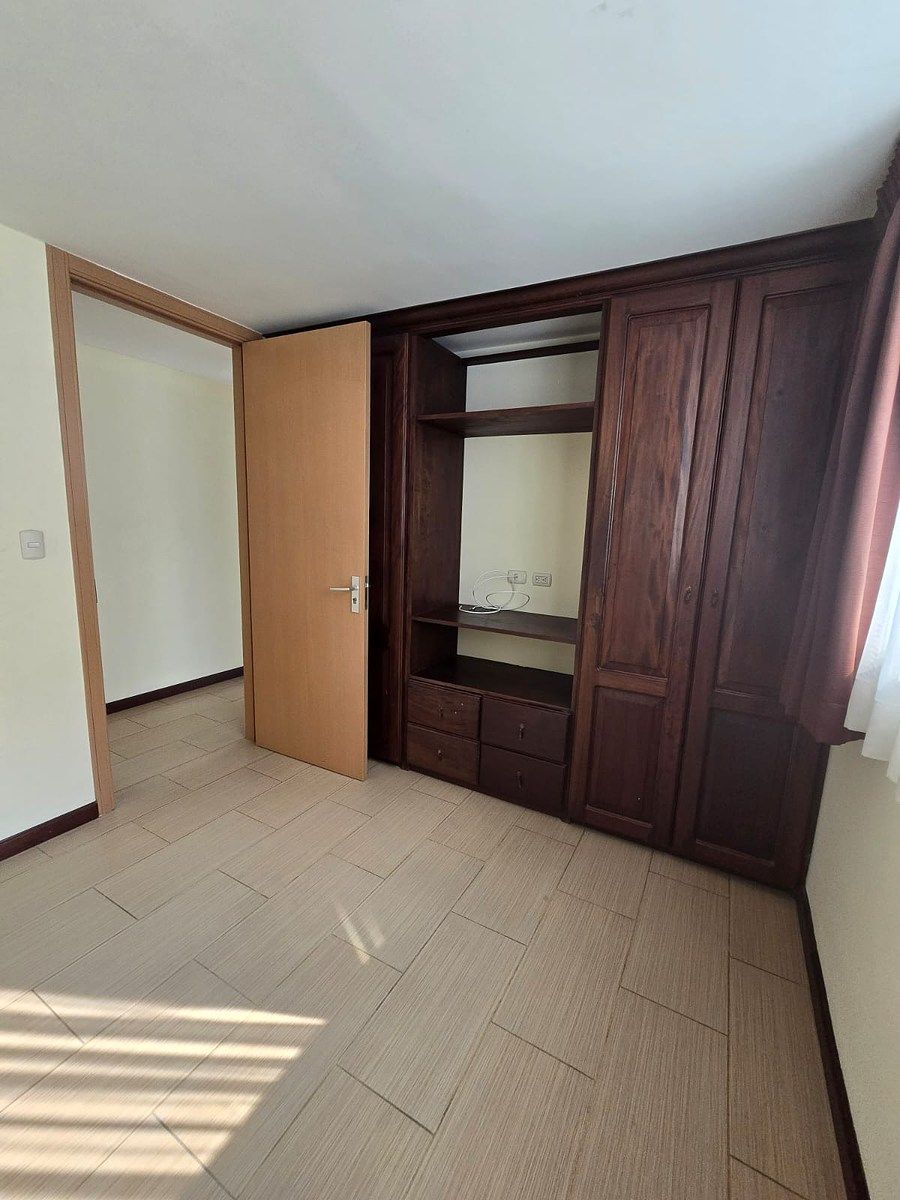 Apartamento en Venta Zona 14 La Villa - Image 5
