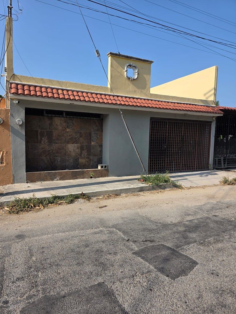 Casa en Jardines de Mulsay, Mérida, foto 1 de 4