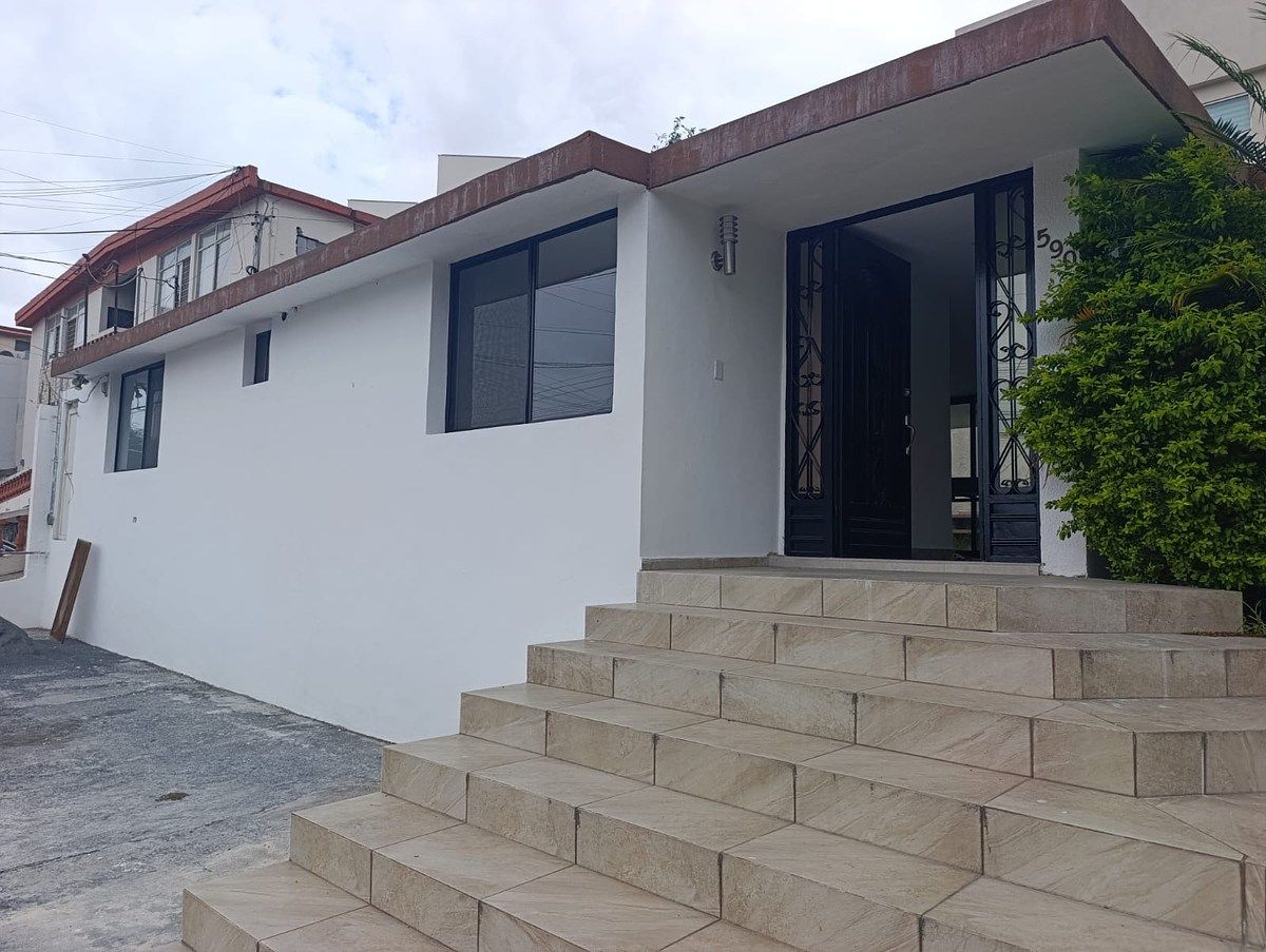 Acceso casa, foto 2 de 9