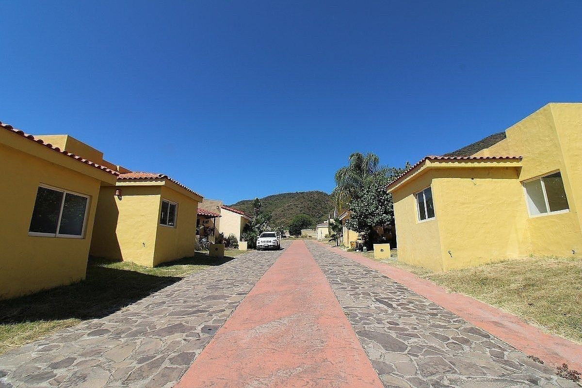 Casa en venta en Sierra Lake II, foto 1 de 15
