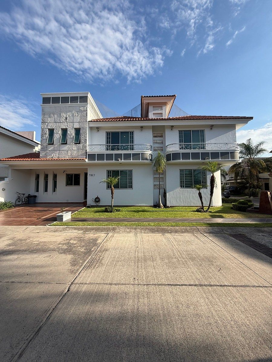 Casa en jardín real, photo 1 of 20
