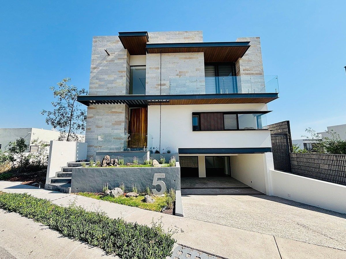Casa de Luxo em Zibatá | Porão com sala de família, cozinha premium e jardim de 90, foto 1 de 27