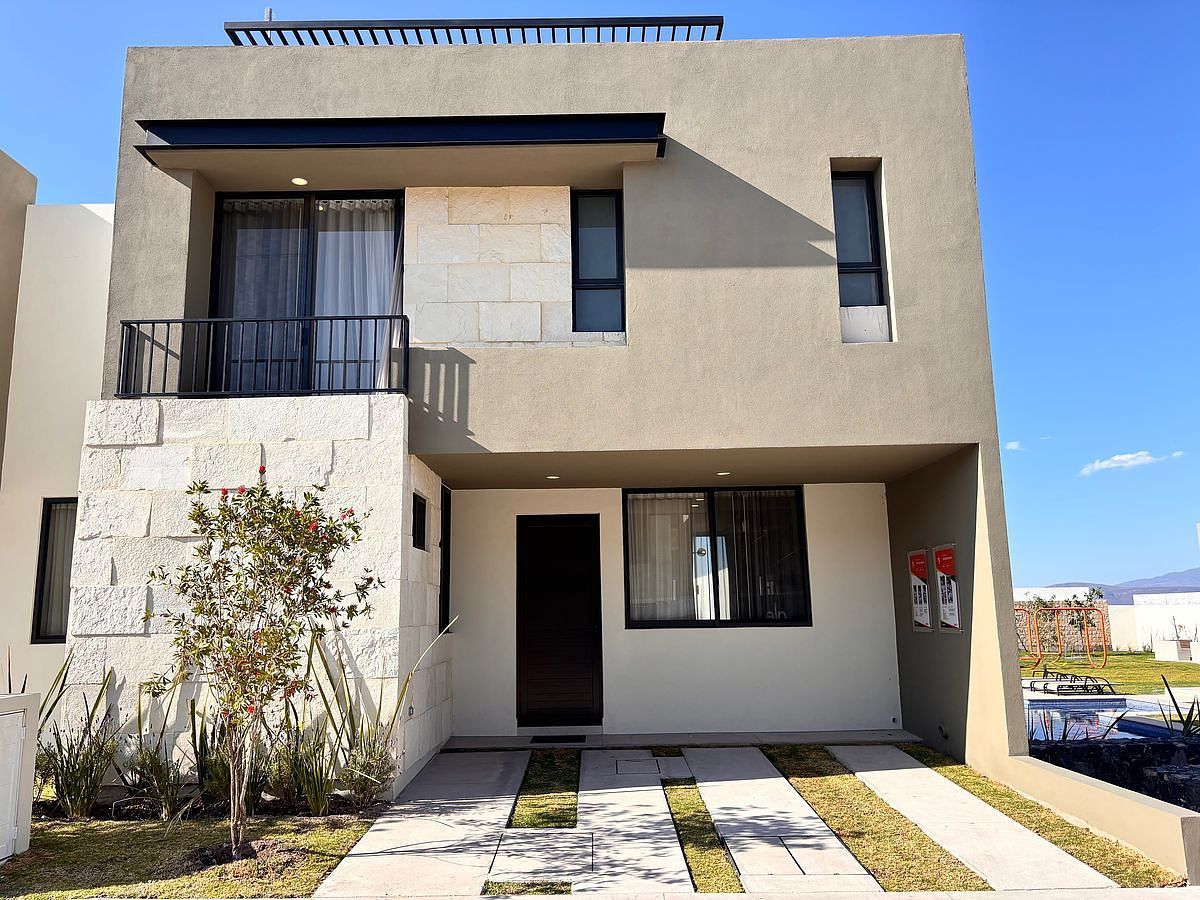 Casa à Venda | Quartos, Cada Um com Banheiro Privado e Quarto no Andar Térreo, foto 1 de 16