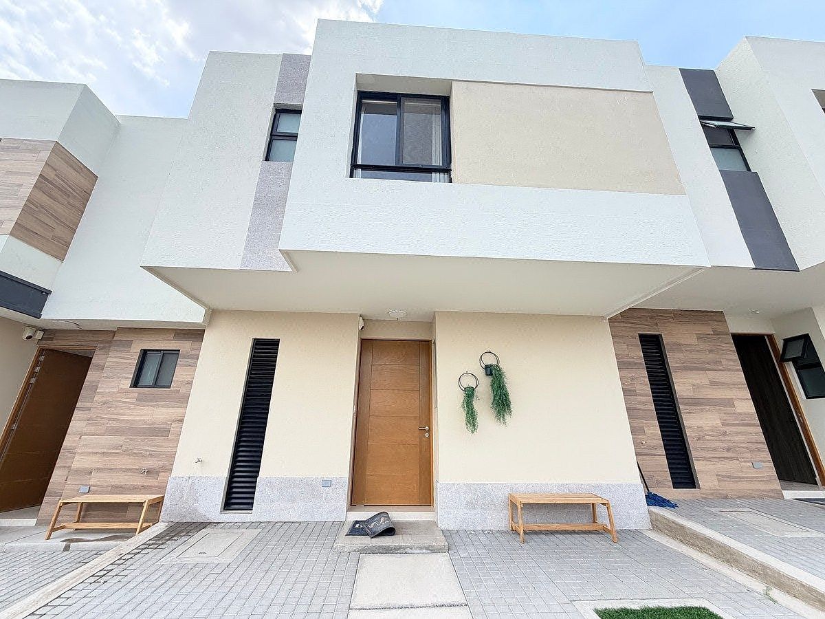 Casa en Venta con Sala de TV | 3 Recámaras | Cochera para 2 Autos | Alberca, foto 1 de 17