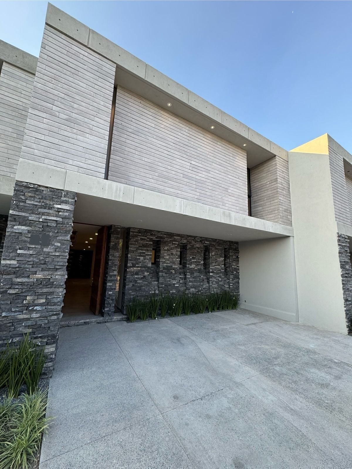 INVERSIONISTAS Casa en venta con inquilino (rentada), foto 1 de 40