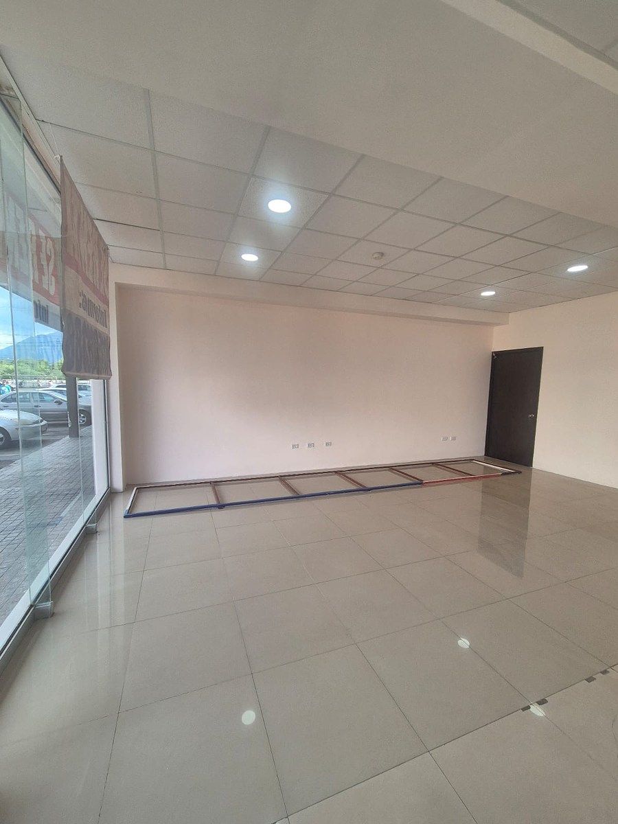 Local en centro comercial en Benito Juárez, Guadalupe, foto 4 de 8