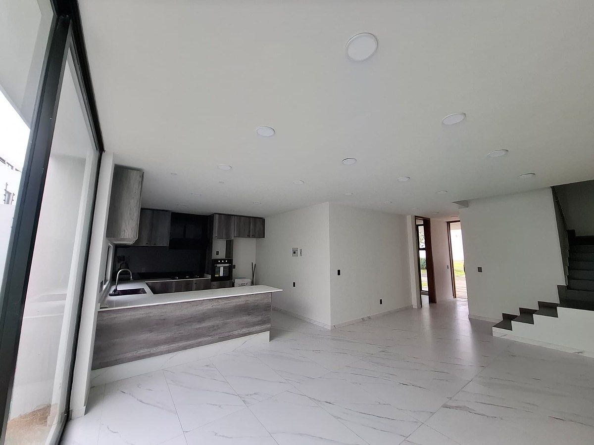 ESPECTACULAR CASA CON ROOF EN SOLARES ZAPOPAN GUADALAJARA - foto 2