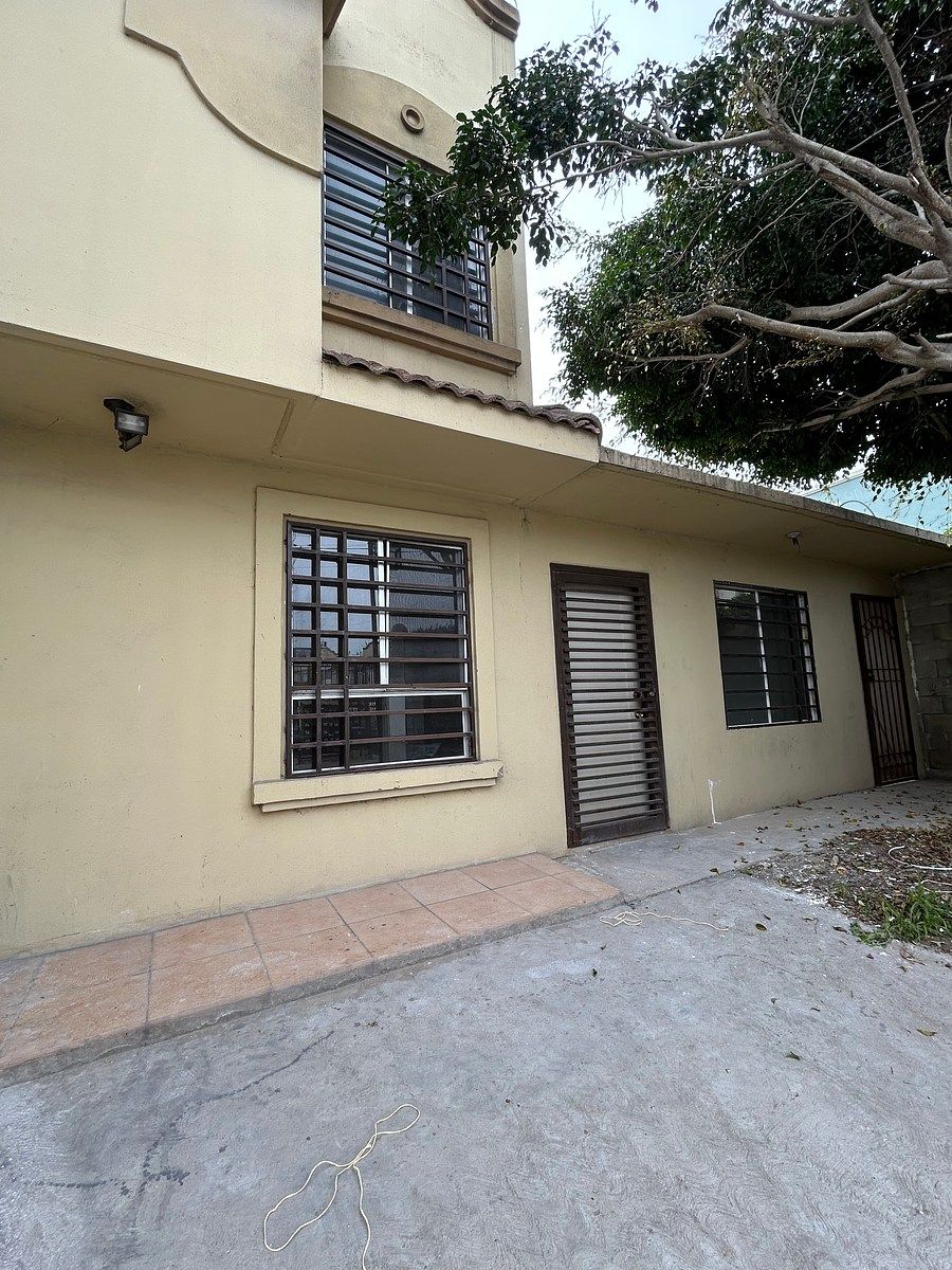 Casa en venta con terreno excedente, foto 1 de 18