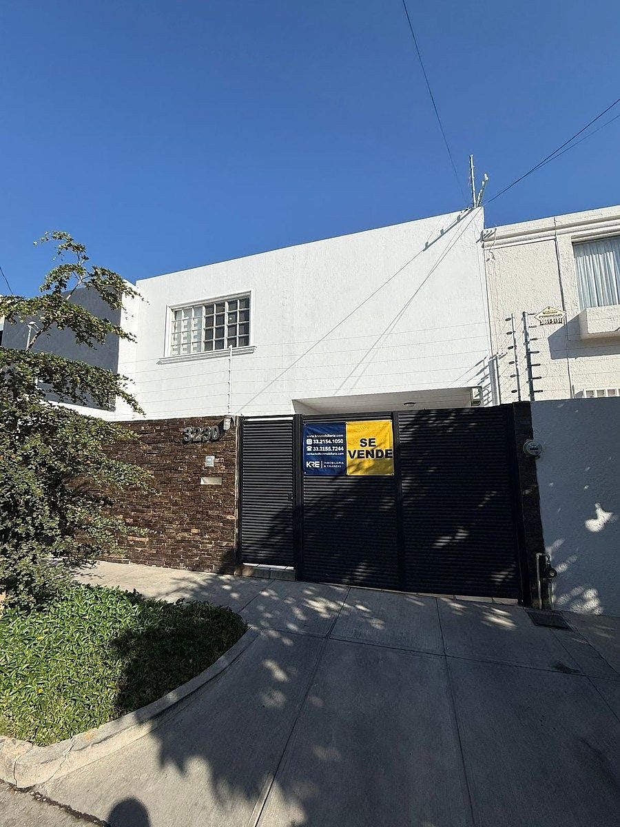 HERMOSA CASA EN VENTA EN COL. MONRAZ, photo 1 of 16