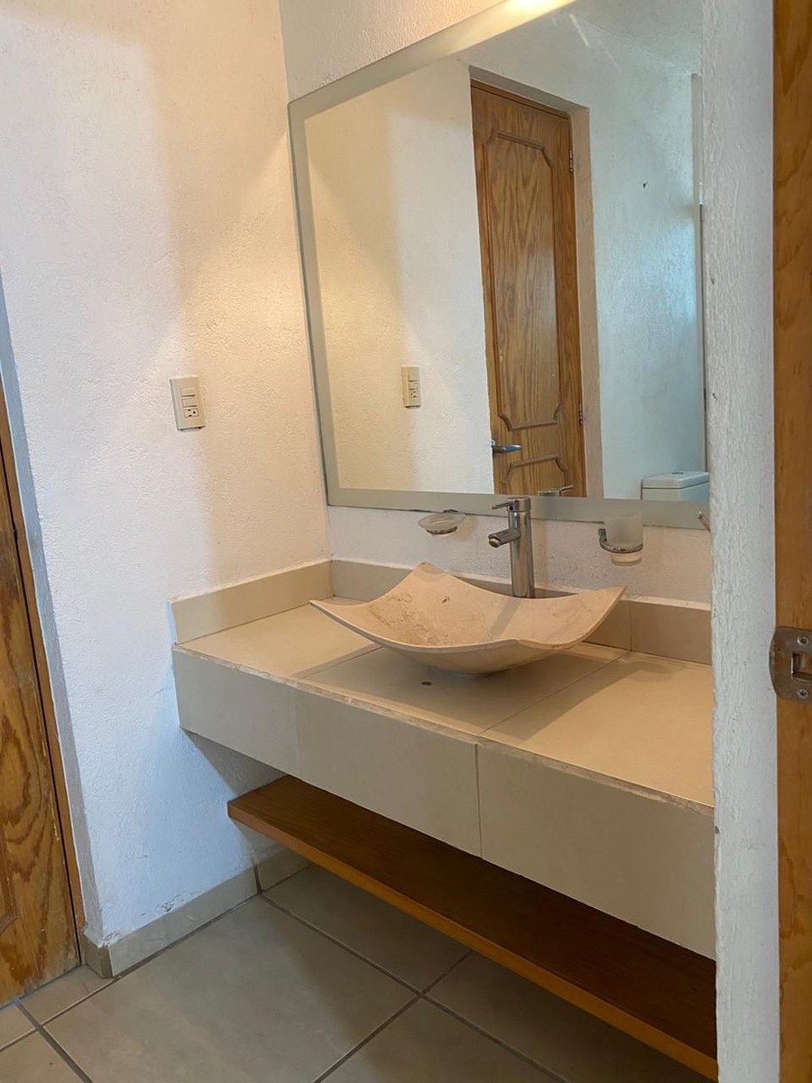 Baño completo en recámara principal, foto 14 de 17