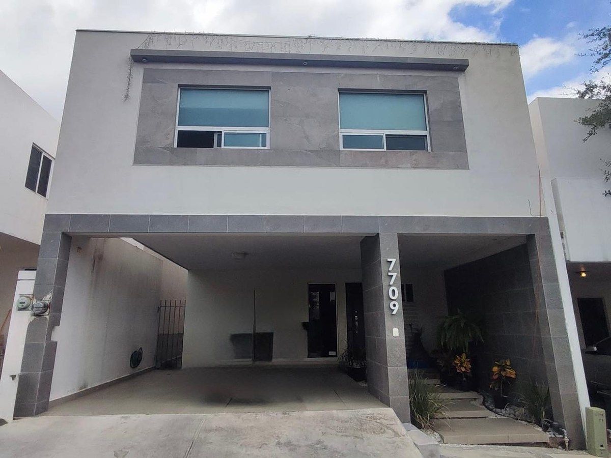 CASA EN RENTA EN CUMBRES, foto 1 de 11