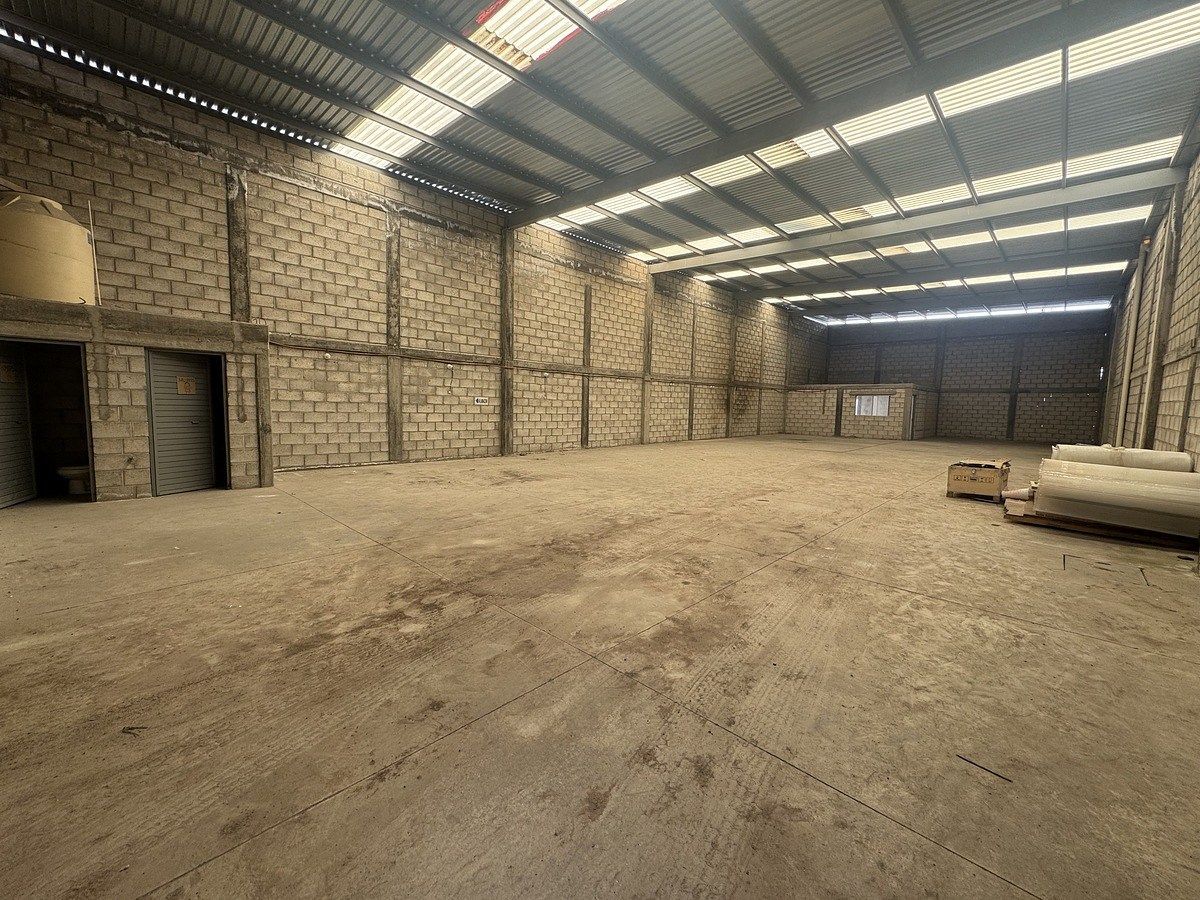 BODEGA INDUSTRIAL con 75kvas y a 5min del Fray Junipero y Zibata, foto 1 de 9