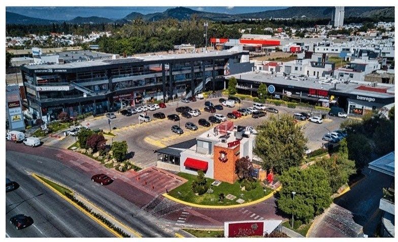 Commercial Local for Rent on Ground Floor, Plaza La Rioja, Tlajomulco, photo 1 of 7