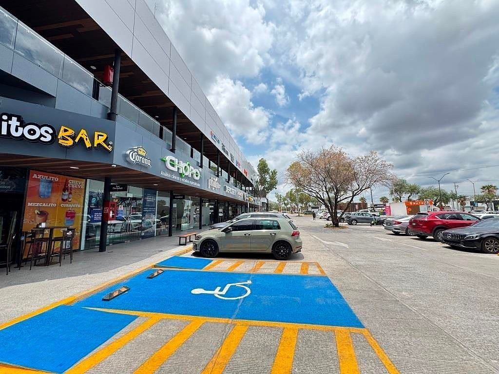 Local en renta en Plaza Garza Sada planta baja - miniatura 14