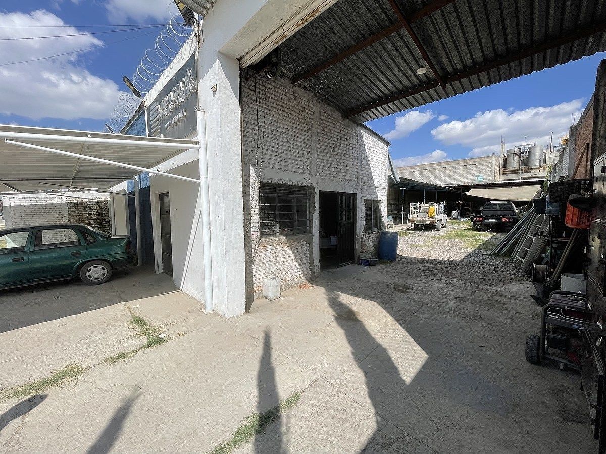 Armazém na cidade industrial à venda, foto 1 de 6