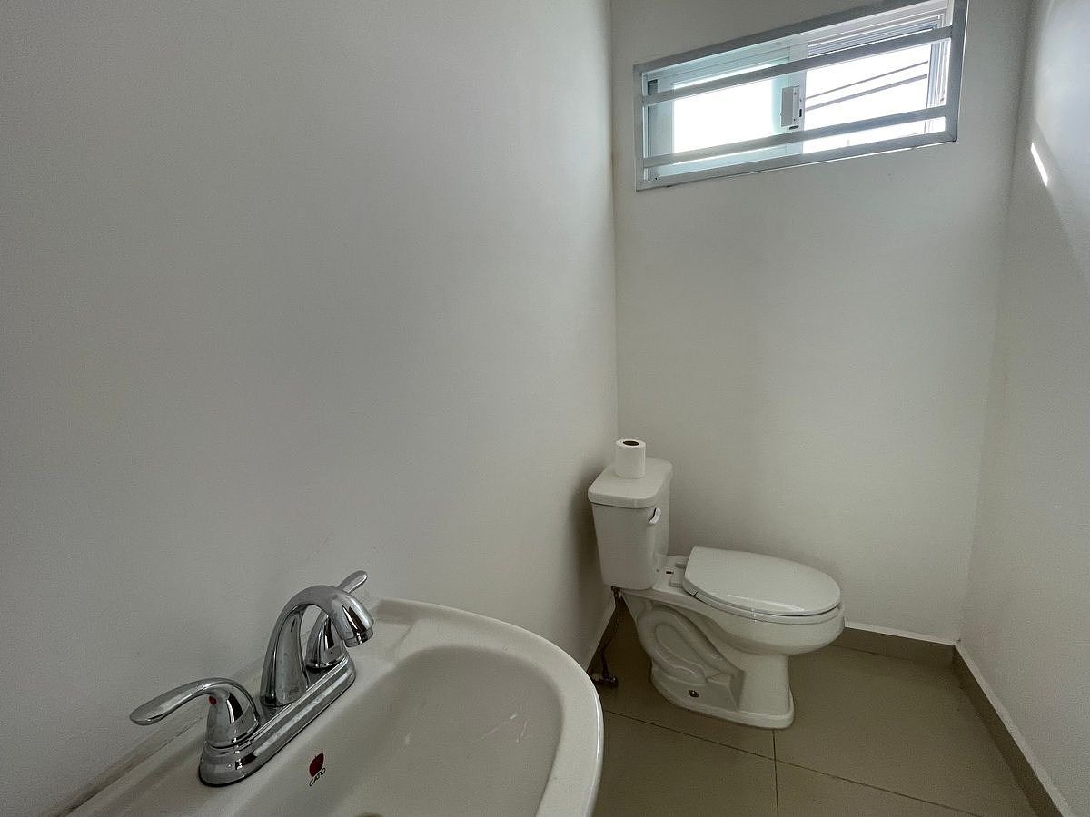 Oficina-consultorio en renta en Av. Héroe inmortal - miniatura 4