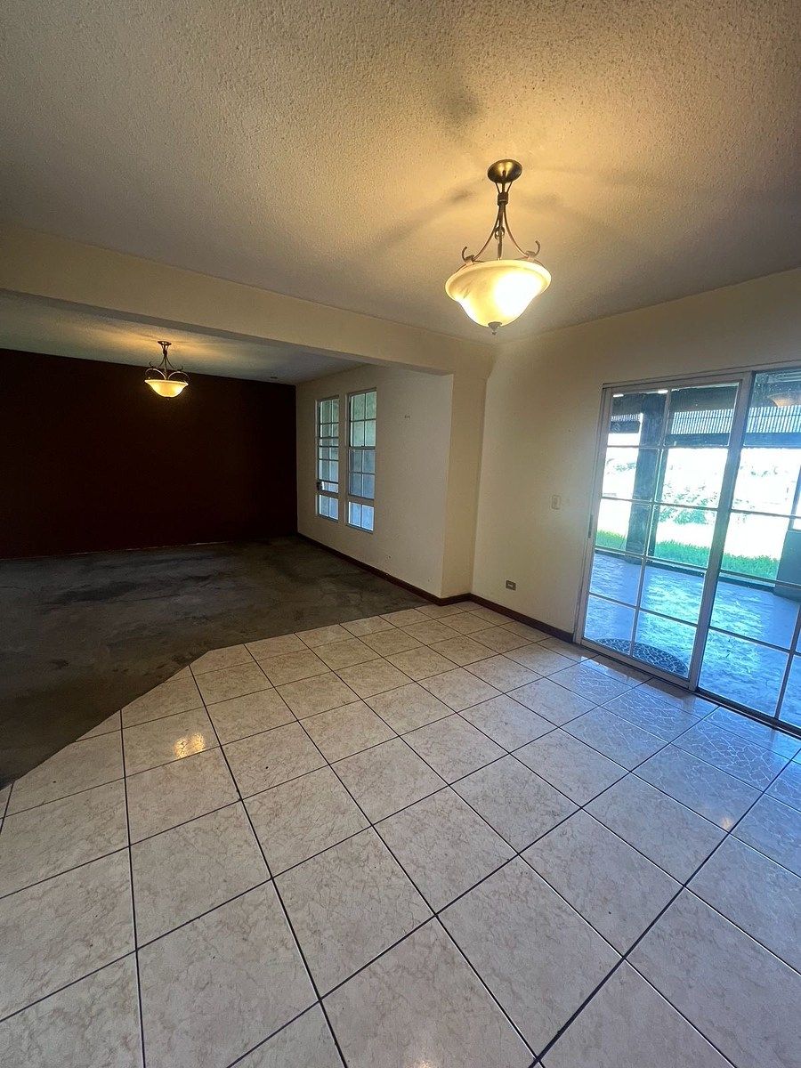 Casa en venta en Zona 13 | Condominio Monte Azul  para remodelar |, foto 1 de 8