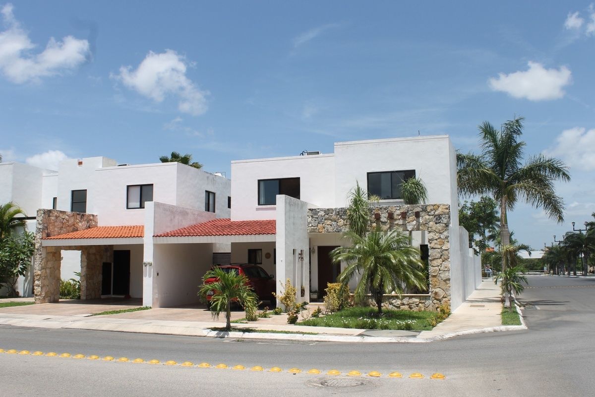 VENTA CASA CON ALBERCA EN PRIVADA COCOYOLES, foto 1 de 17