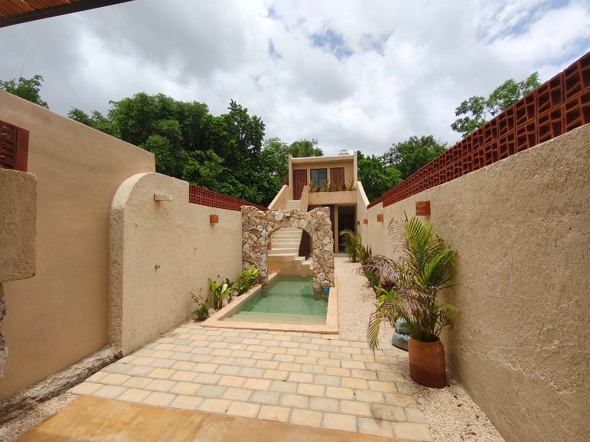 CASA EN VENTA 3 RECAMARAS. ALBERCA, MERIDA CENTRO SAN CRISTOBAL (AVC-2846), photo 1 of 22
