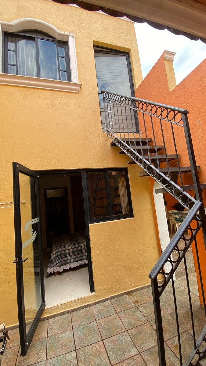 Escaleras en patio, foto 15 de 29