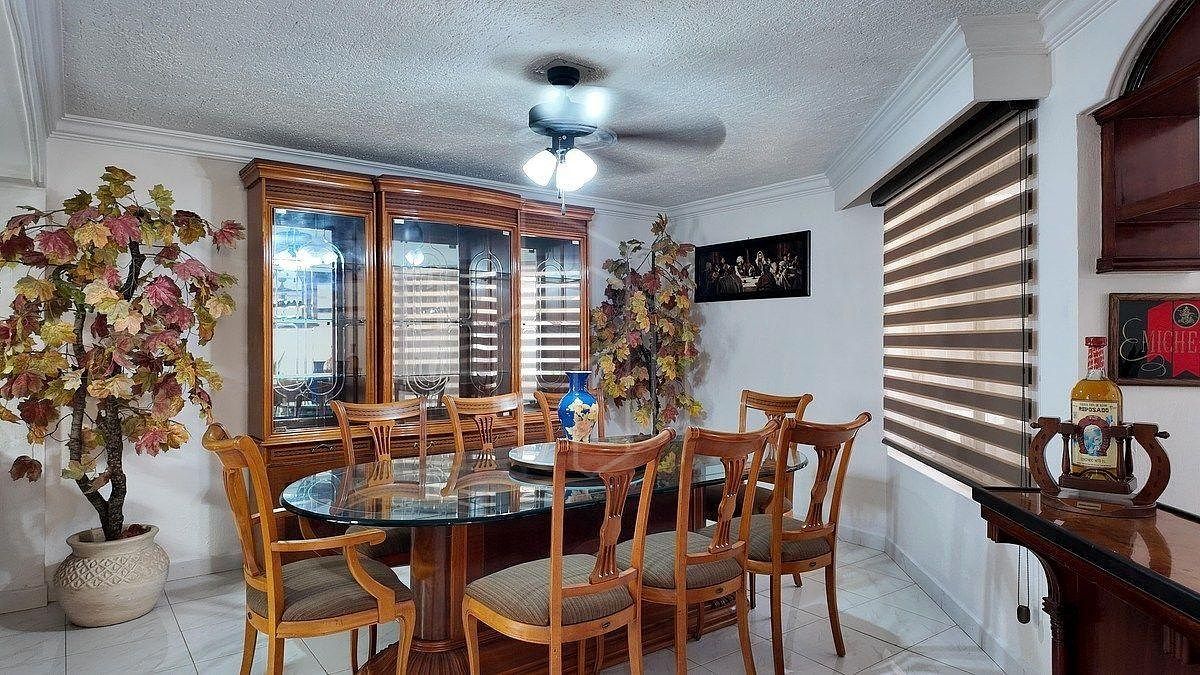 Casa em Virreyes Residencial, Zapopan, foto 2 de 11