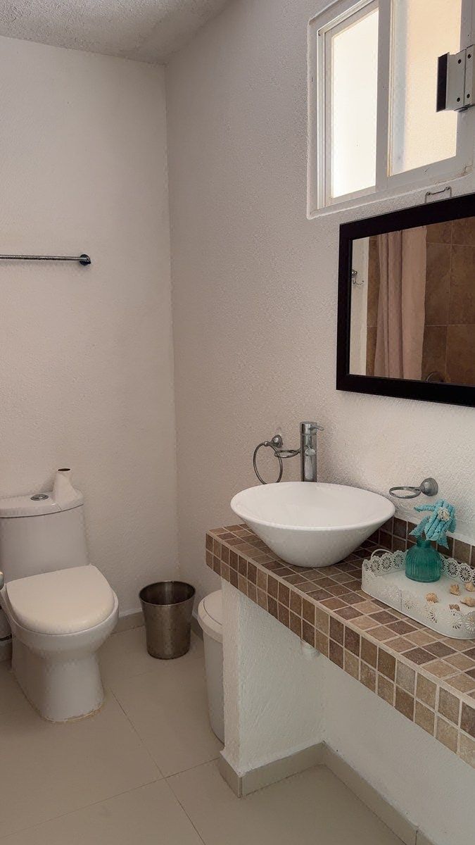 Baño visitas, photo 5 of 17