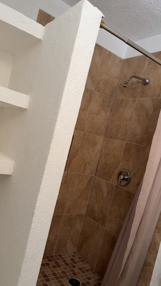 Baño completo de visitas con estación para guardar blancos, photo 6 of 17