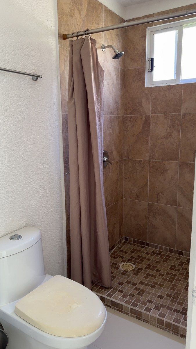Baño completo en recámara principal, photo 12 of 17