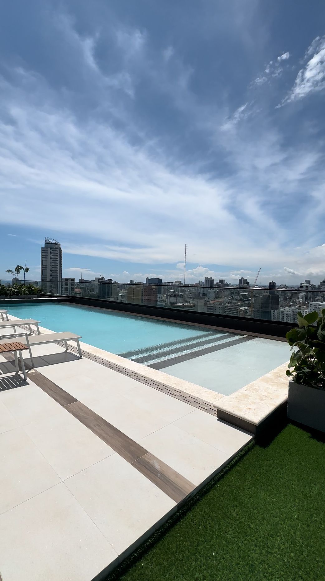 Venta o renta apartamento Torre Hotelera en Naco, totalmente amueblado, piso 13, foto 1 de 30