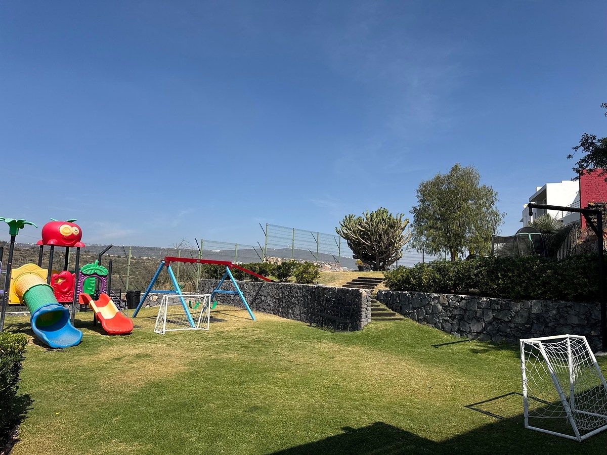 Área juegos infantiles, foto 20 de 22