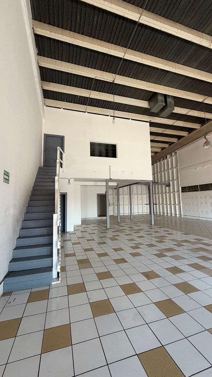 Local comercial en Lago Sur, Tijuana, foto 2 de 23