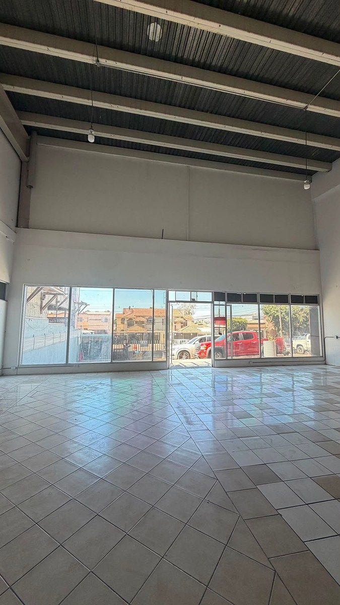 Local comercial en Lago Sur, Tijuana, foto 19 de 23