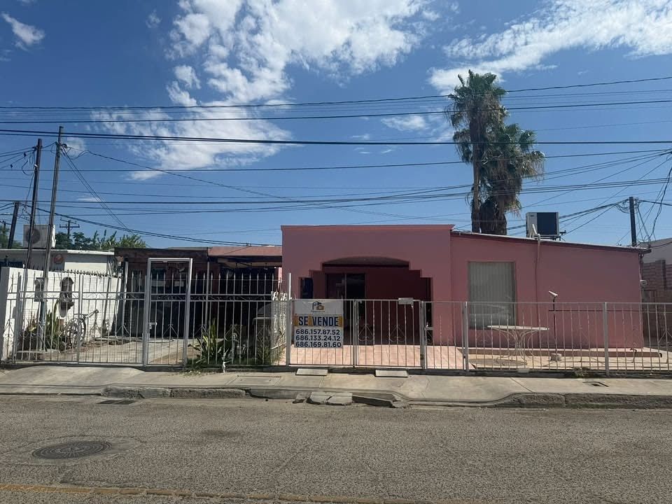 Se vende casa en Fraccionamiento Residencias (Mexicali, B.C.)