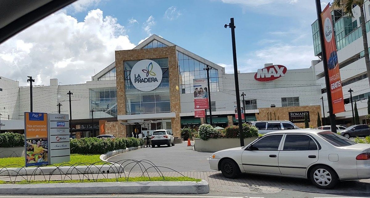 Local en Centro Comercial La Pradera zona 10 - Image 1