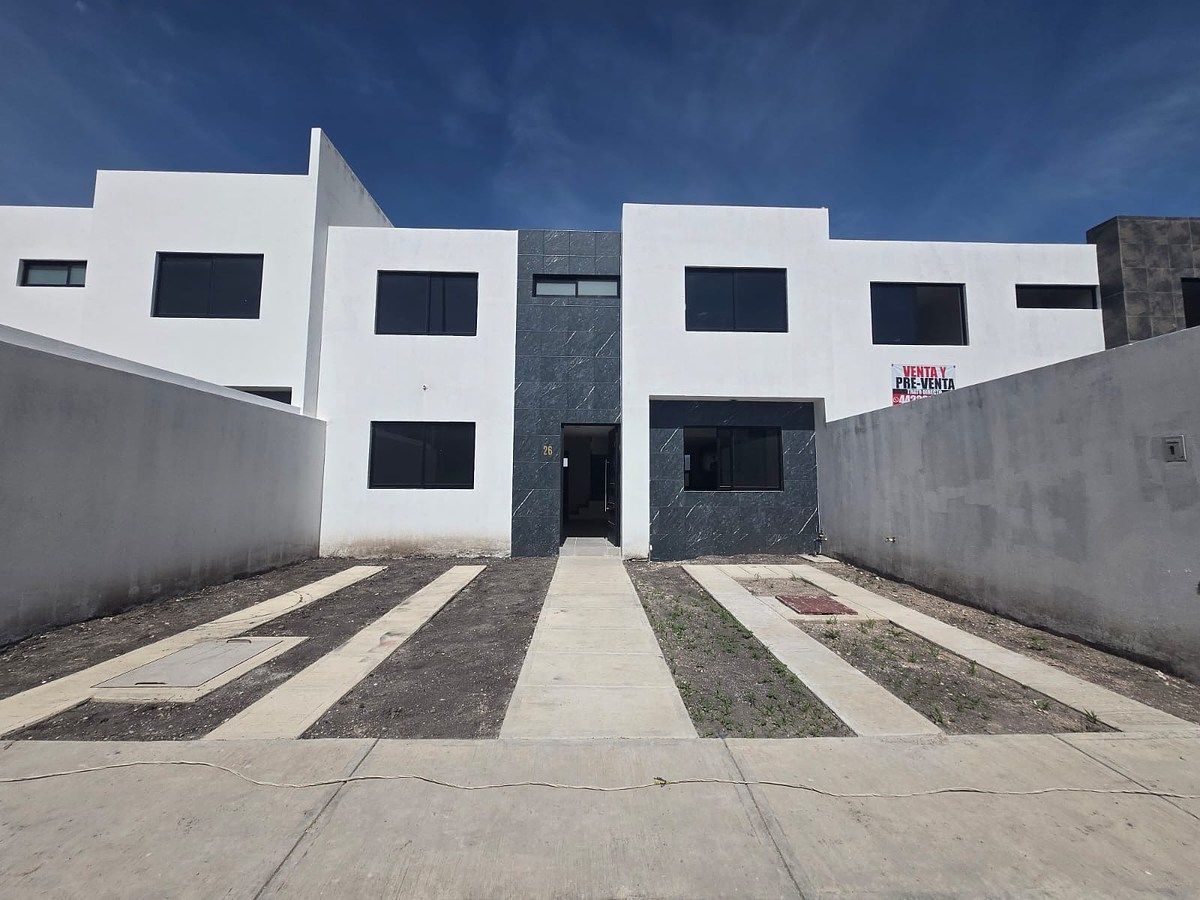 FAchada principal, se entrega con pasto, foto 1 de 22