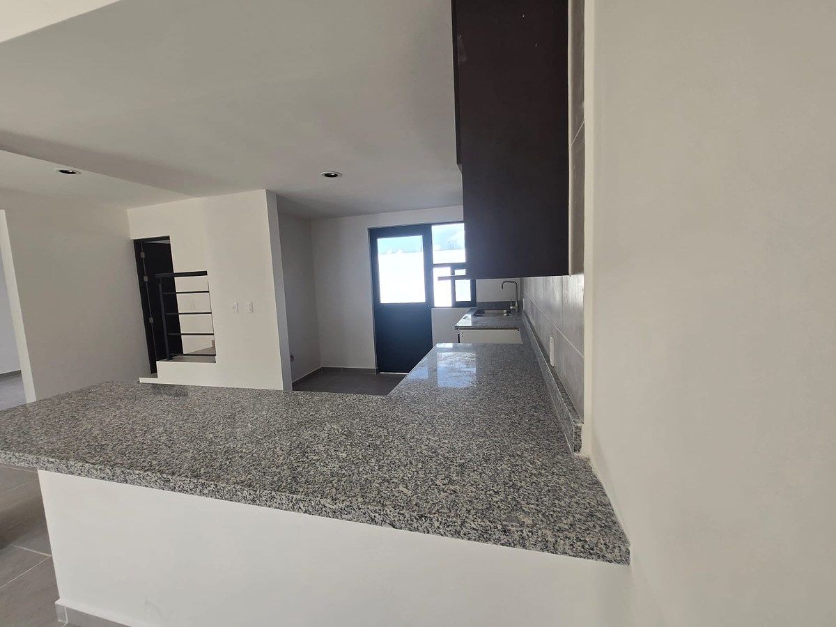 Cocina equipada con granito, se entrega con estufa y campana, foto 6 de 22