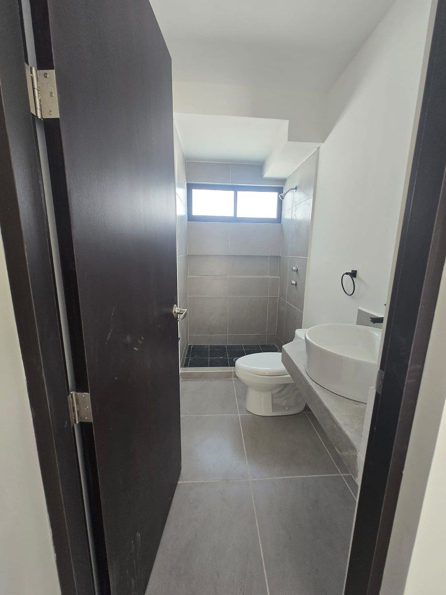 Baño en planta baja completo, foto 9 de 22