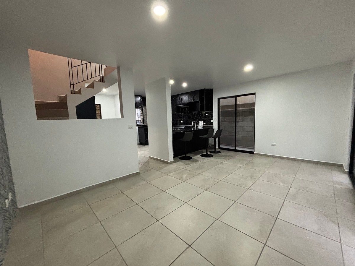 House in Gated Community in Capital Sur, El Marqués, photo 2 of 22