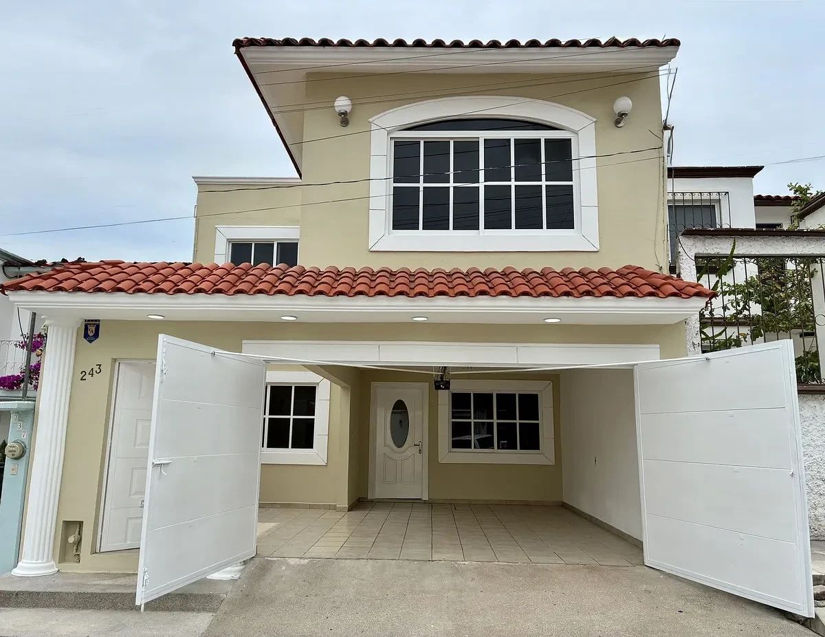 CASA REMODELADA EM MONTE REAL, foto 1 de 11