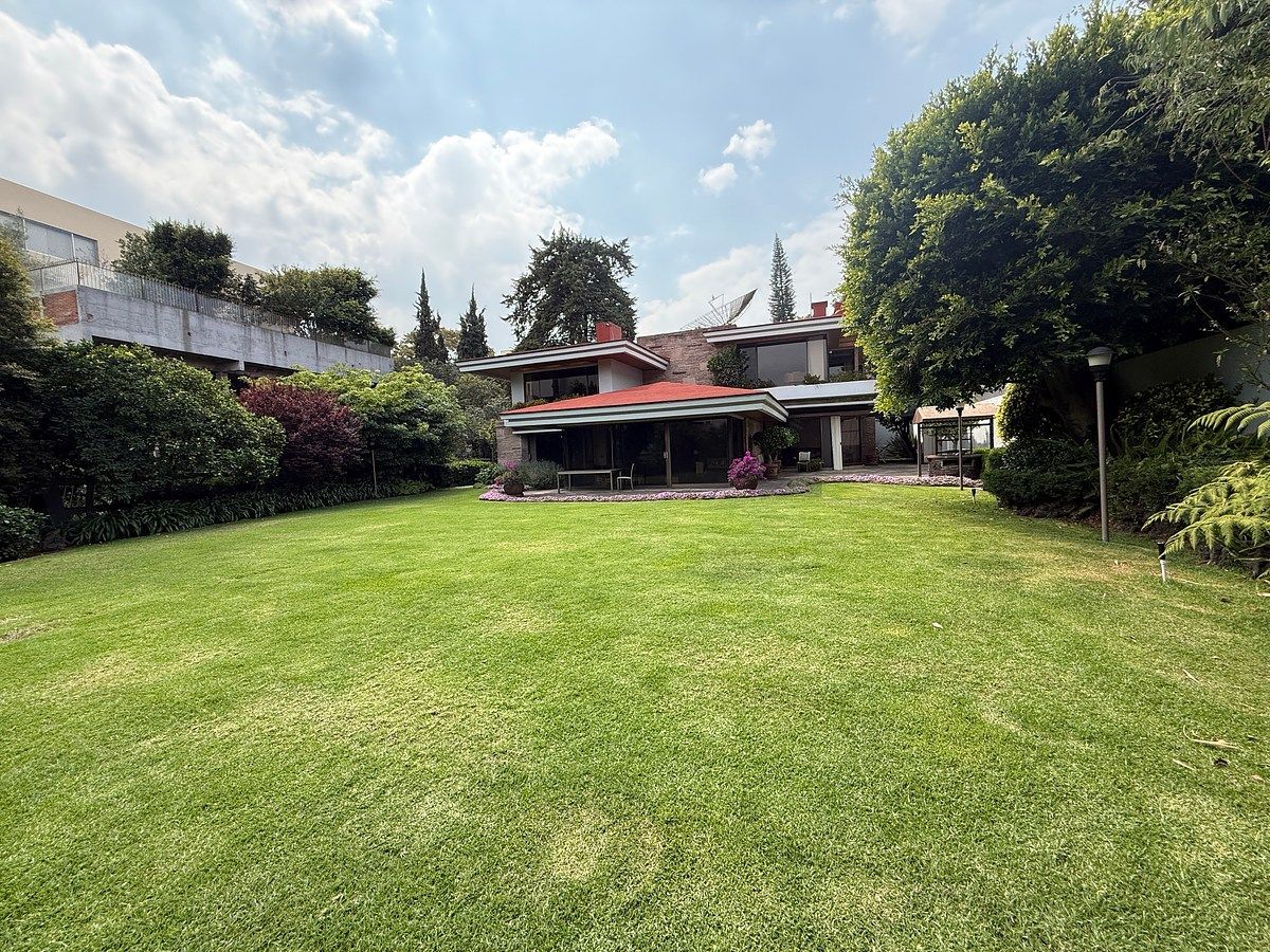 VENDO IMPECABLE CASA EN BOSQUES DE LAS LOMAS, foto 1 de 39