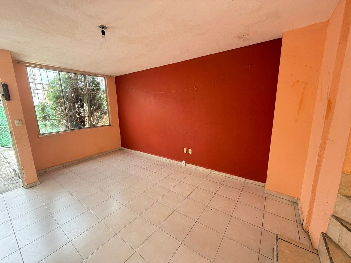 VENTA DE CASA PARA REMODELAR EN BULEVARES DEL LAGO, foto 1 de 9