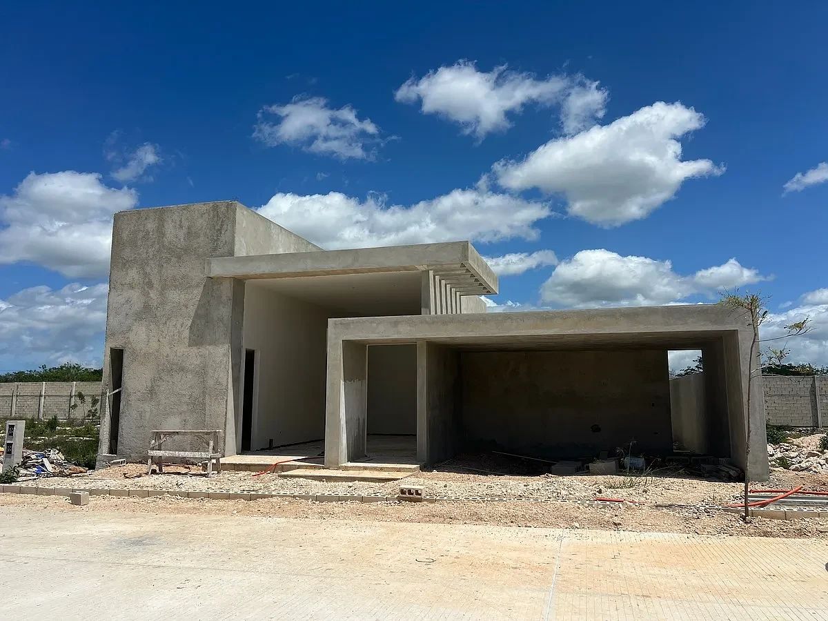 CASA EN VENTA CON AMENIDADES UBICADA EN PRIVADA SAKILA, TIXCUYTUN