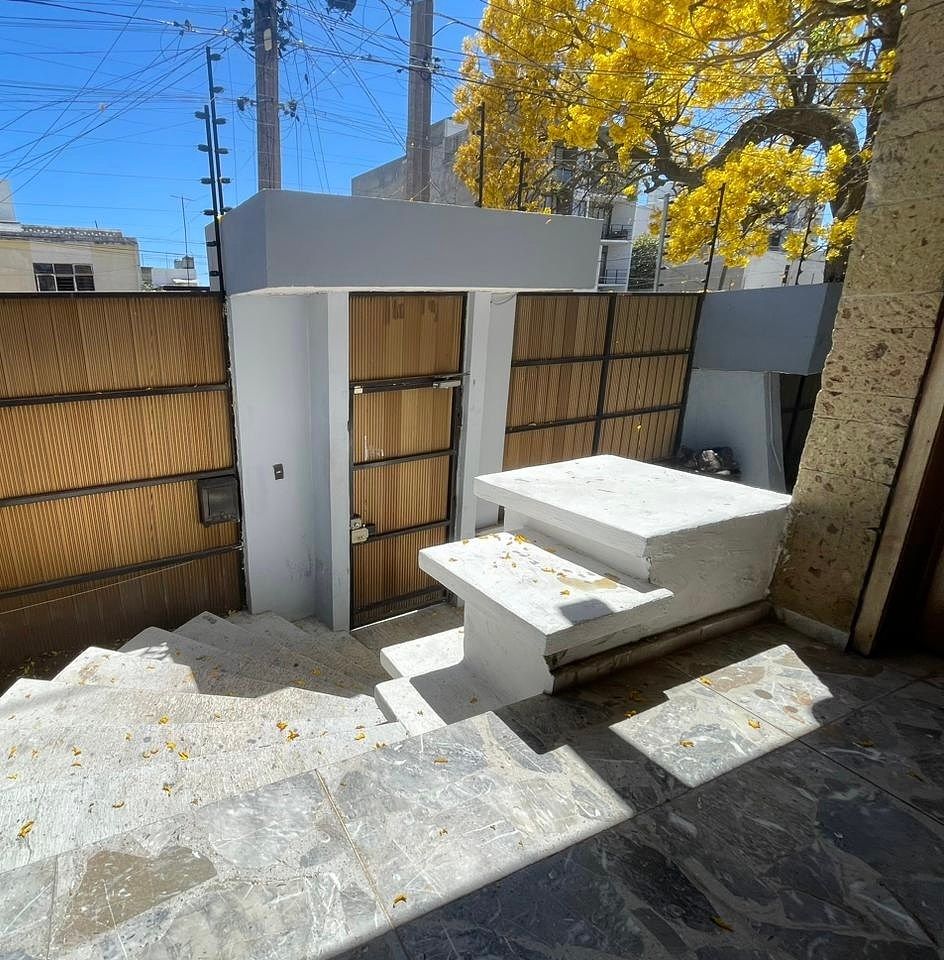 Casa em Jardines del Bosque Norte, Guadalajara, foto 2 de 8