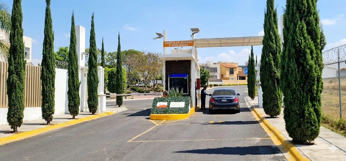 CASA EN VENTA EN PRIVADA JURIQUILLA