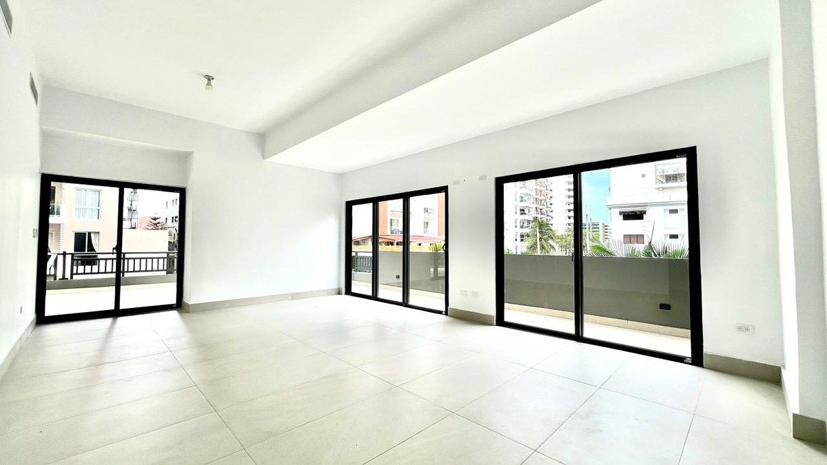 AMPLIO INMUEBLE EN VENTA  EN  PARAISO CON 1 APARTAMENTO POR NIVEL, foto 1 de 10