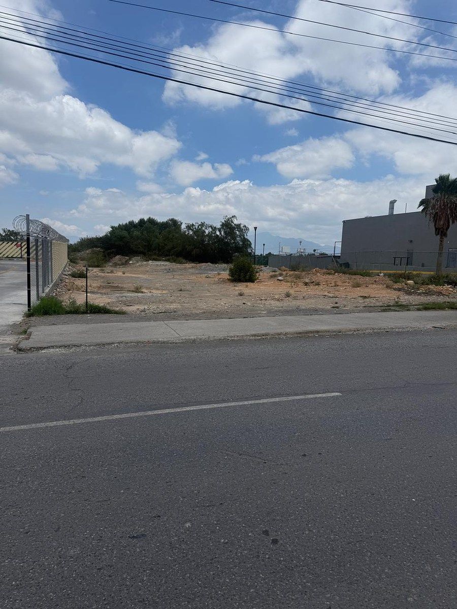 Terreno en av principal en Saltillo, photo 1 of 2